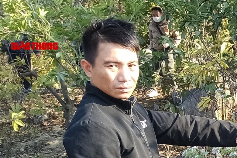 C&ocirc;ng an kh&aacute;m nh&agrave; nghi phạm, thực nghiệm hiện trường vụ x&aacute;c chết 13 năm - Ảnh 1.