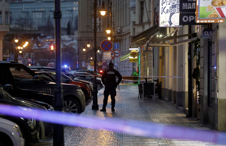 Th&ocirc;ng tin bất ngờ về kẻ thực hiện vụ xả s&uacute;ng chưa từng c&oacute; tại S&eacute;c - Ảnh 1.