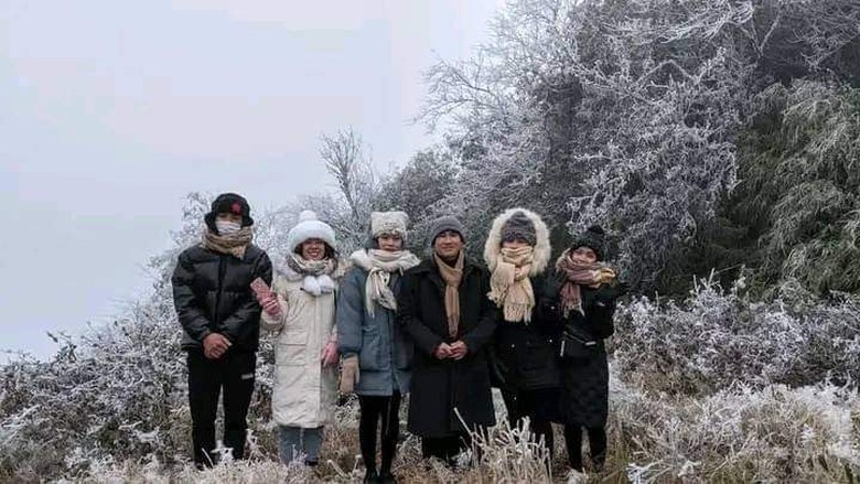 Miền Bắc r&eacute;t đỉnh điểm, đỉnh Mẫu Sơn xuống -2,2 độ C, M&ugrave; Cang Chải dưới 2 độ C s&aacute;ng nay - Ảnh 4.