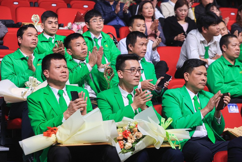 V&ocirc; lăng v&agrave;ng 2023: T&ocirc;n vinh l&aacute;i xe, doanh nghiệp an to&agrave;n, c&oacute; t&acirc;m - Ảnh 3.