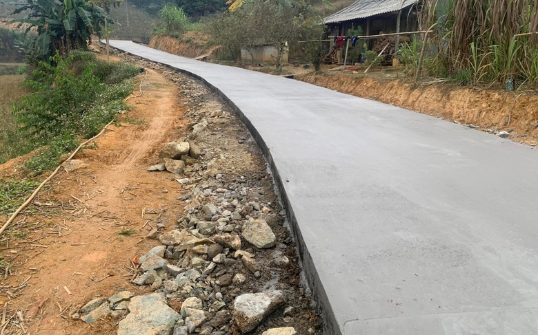 L&agrave;o Cai: D&acirc;n đồng l&ograve;ng hiến đất x&acirc;y dựng đường giao th&ocirc;ng