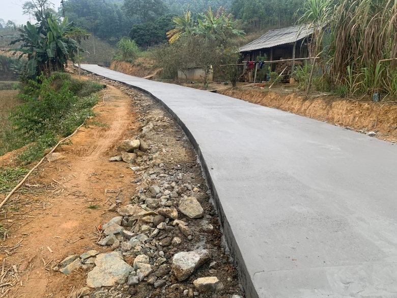 L&agrave;o Cai: D&acirc;n đồng l&ograve;ng hiến đất x&acirc;y dựng đường giao th&ocirc;ng - Ảnh 1.