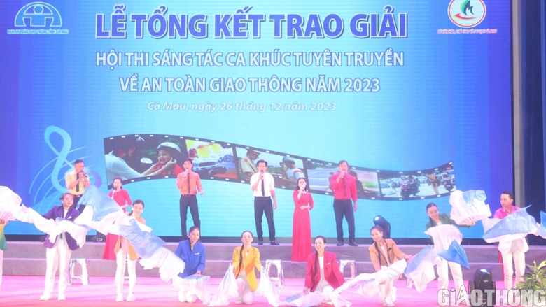 Lần đầu tiên Cà Mau tổ chức hội thi sáng tác ca khúc tuyên truyền về ATGT - Ảnh 4. Lần đầu tiên Cà Mau tổ chức hội thi sáng tác ca khúc tuyên truyền về ATGT - Ảnh 4.