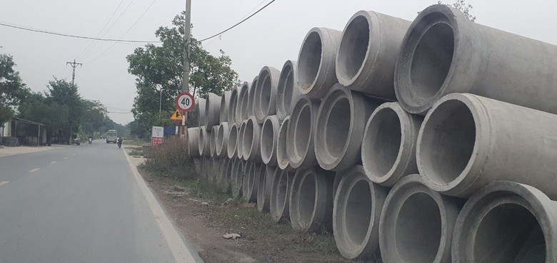 Hải Ph&ograve;ng: Trạm trộn tr&aacute;i ph&eacute;p lấn chiếm h&agrave;nh lang giao th&ocirc;ng, g&acirc;y &ocirc; nhiễm m&ocirc;i trường- Ảnh 2.