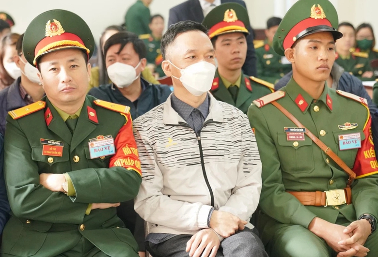 Phan Quốc Việt tự bào chữa: Việt Á có công trạng khi chống dịch - Ảnh 2. Phan Quốc Việt tự bào chữa: Việt Á có công trạng khi chống dịch - Ảnh 2.