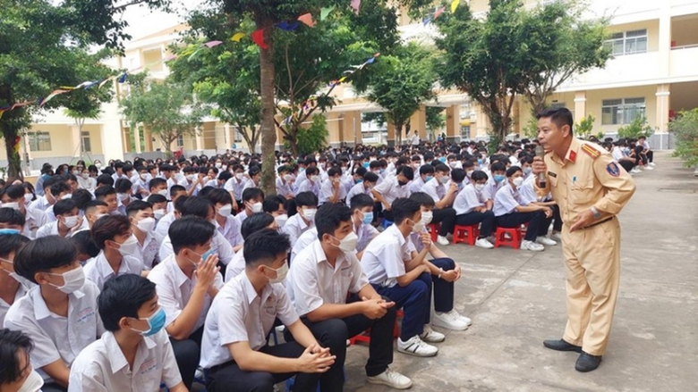 Đảm bảo an toàn cho học sinh đến trường: Sẽ chấm dứt “ký cam kết xong để đó” - Ảnh 2. Đảm bảo an toàn cho học sinh đến trường: Sẽ chấm dứt “ký cam kết xong để đó” - Ảnh 2.