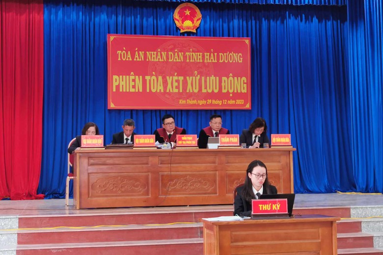 Nổ s&uacute;ng cướp tiệm v&agrave;ng ở Hải Dương, hai bị c&aacute;o lĩnh 46 năm t&ugrave; - Ảnh 3.