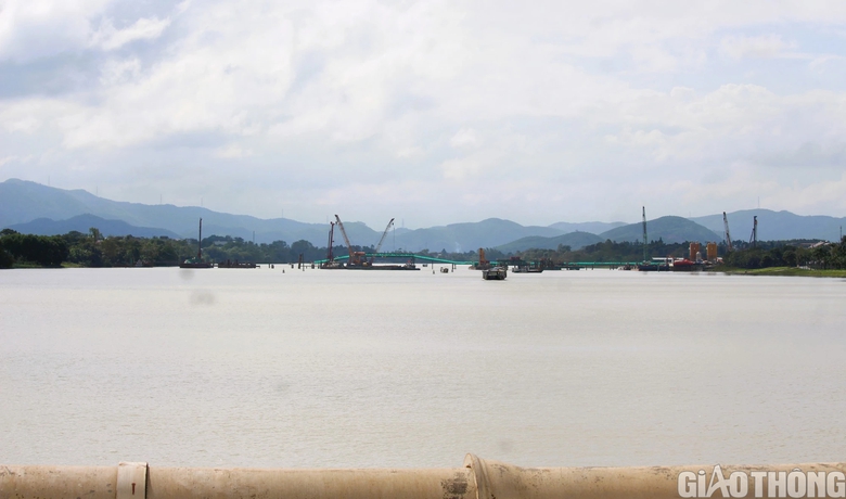 Tiến độ cầu v&ograve;m th&eacute;p thuộc dự &aacute;n 2.200 tỷ ở Huế thế n&agrave;o sau một năm khởi c&ocirc;ng? - Ảnh 1.