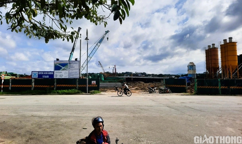 Tiến độ cầu v&ograve;m th&eacute;p thuộc dự &aacute;n 2.200 tỷ ở Huế thế n&agrave;o sau một năm khởi c&ocirc;ng? - Ảnh 5.