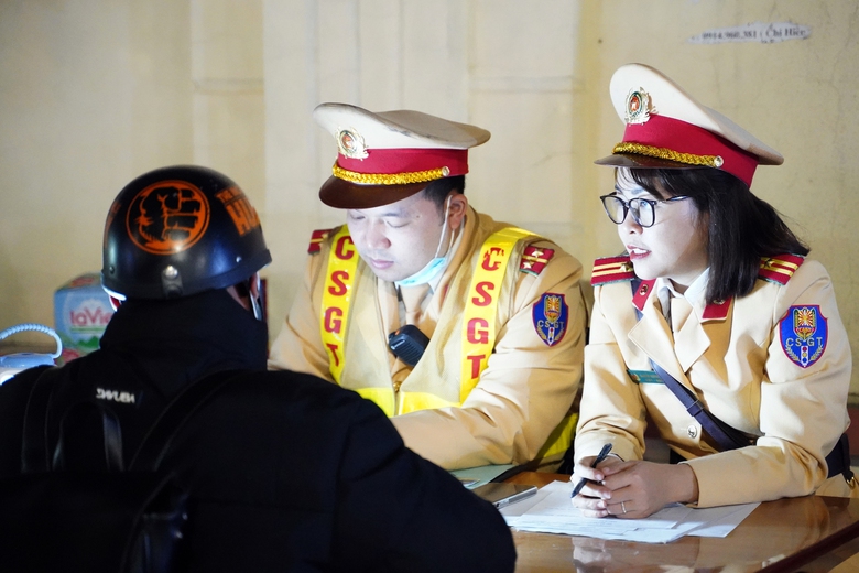 Ba ng&agrave;y nghỉ tết Dương lịch: Hơn 7.500 t&agrave;i xế vi phạm nồng độ cồn- Ảnh 1.