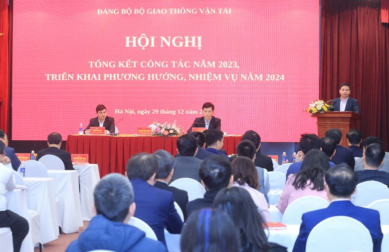 Đảng bộ Bộ GTVT quyết tâm hoàn thành nhiệm vụ năm 2024 từ ngày đầu, tháng đầu - Ảnh 3. Đảng bộ Bộ GTVT quyết tâm hoàn thành nhiệm vụ năm 2024 từ ngày đầu, tháng đầu - Ảnh 3.