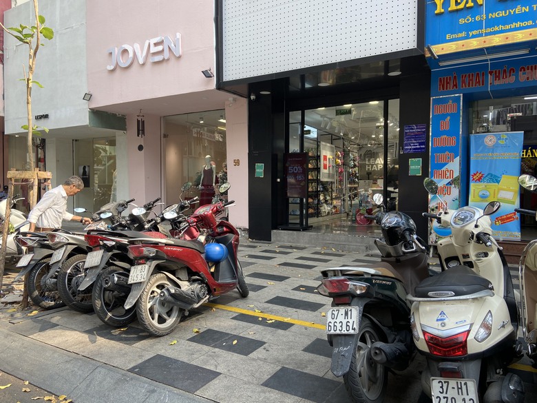 Cận kề 1/1/2024, TP.HCM vẫn chưa chốt thời điểm ch&iacute;nh thức thu ph&iacute; vỉa h&egrave;- Ảnh 2.