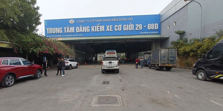 Trung tâm đăng kiểm làm cả ngày nghỉ Tết phục vụ người dân - Ảnh 3. Trung tâm đăng kiểm làm cả ngày nghỉ Tết phục vụ người dân - Ảnh 3.