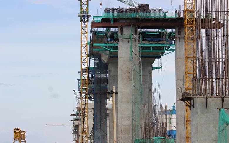 Cầu d&agrave;i 2,3km ở cửa biển Thuận An ra sao sau 22 th&aacute;ng khởi c&ocirc;ng?