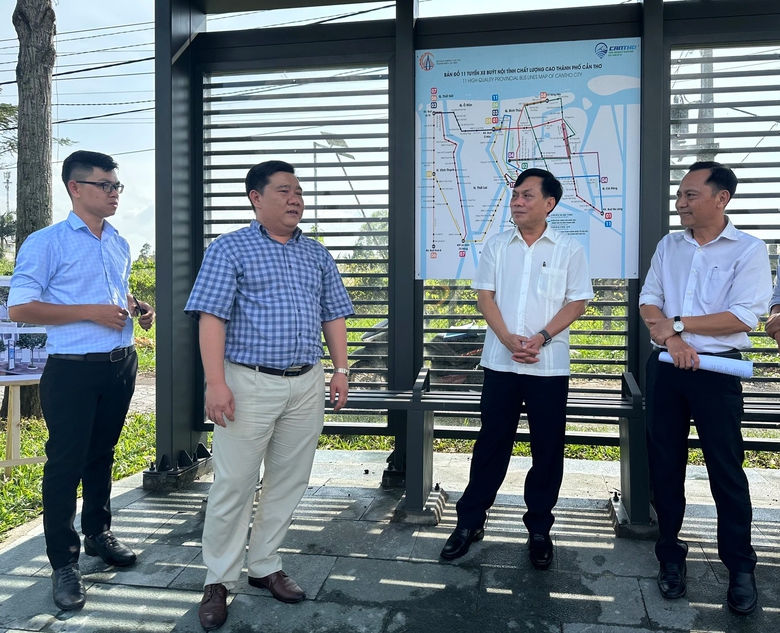 Cần Thơ: Năm 2024, sẽ đấu thầu quảng c&aacute;o c&aacute;c tại c&aacute;c nh&agrave; chờ xe bu&yacute;t - Ảnh 1.