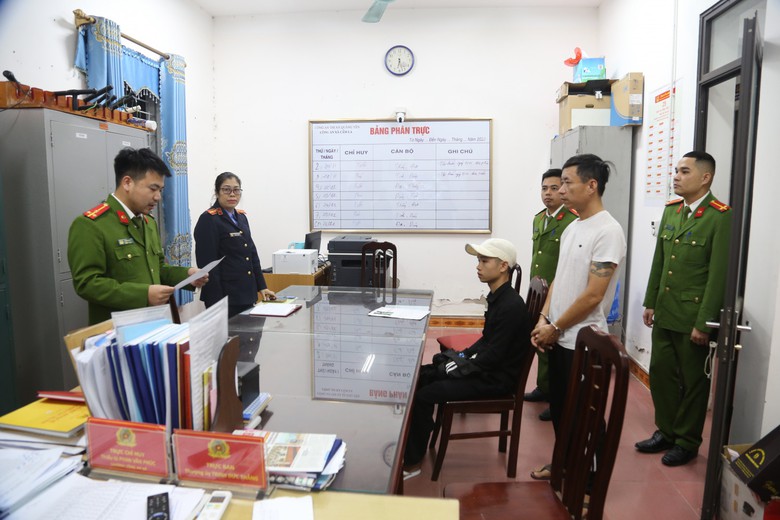 Bố rủ đồng bọn mang theo hung kh&iacute; g&acirc;y &aacute;n mạng khi đi trả th&ugrave; cho con trai bị đ&aacute;nh - Ảnh 1.