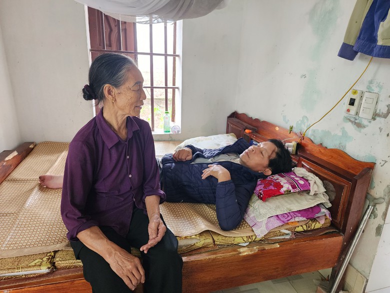 Trụ cột gia đ&igrave;nh bị tai nạn giao th&ocirc;ng, sống nương tựa mẹ gi&agrave; - Ảnh 1.