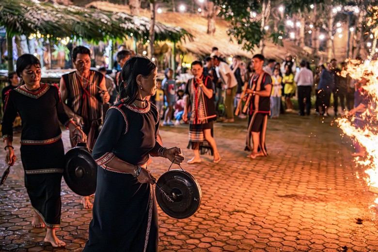 H&iacute;t h&agrave; kh&ocirc;ng kh&iacute; ấm c&uacute;ng ở chợ phi&ecirc;n tr&ecirc;n cao nguy&ecirc;n Măng Đen - Ảnh 11.