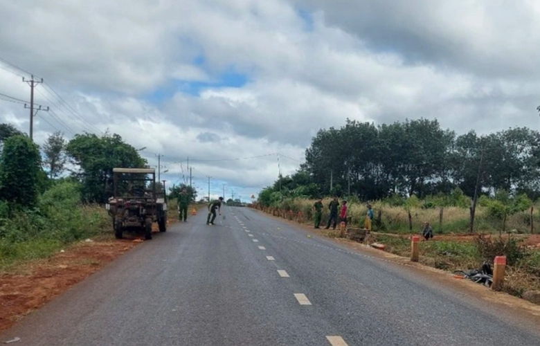 Gia Lai: Tông vào xe công nông, hai thanh niên đi mô tô tử vong - Ảnh 1. Gia Lai: Tông vào xe công nông, hai thanh niên đi mô tô tử vong - Ảnh 1.