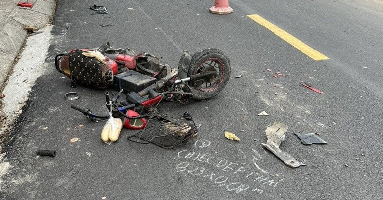 Va chạm với &ocirc; t&ocirc; tr&ecirc;n đường tỉnh 393, một phụ nữ đi xe m&aacute;y điện tử vong - Ảnh 1.