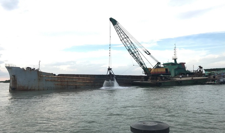 Quy định cụ thể nh&acirc;n c&ocirc;ng l&agrave;m việc tr&ecirc;n phương tiện nạo v&eacute;t luồng h&agrave;ng hải - Ảnh 1.