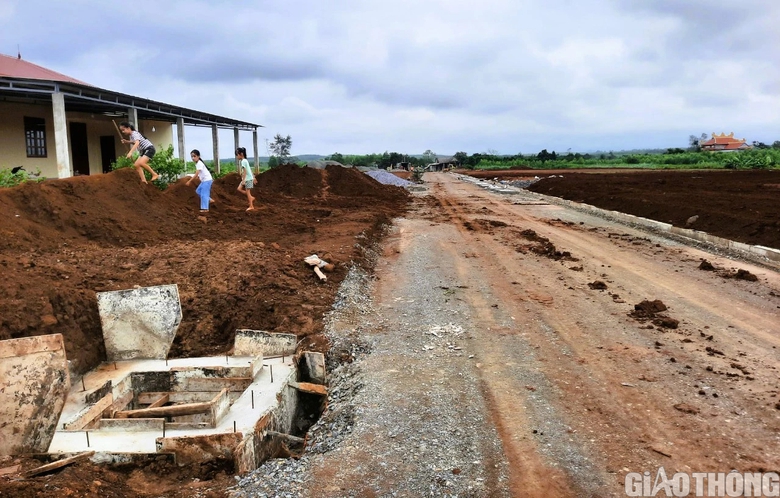 Tiến độ giải ph&oacute;ng mặt bằng, x&acirc;y khu t&aacute;i định cư cao tốc Vạn Ninh &ndash; Cam Lộ hiện ra sao? - Ảnh 9.