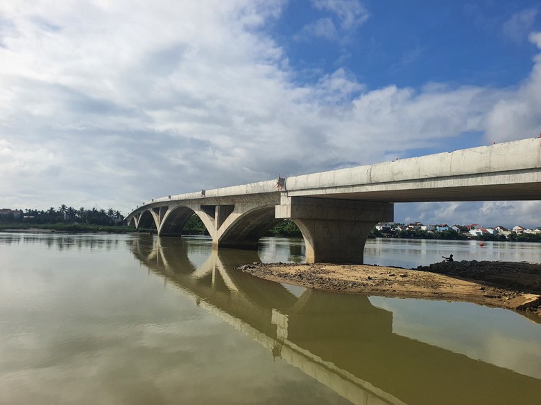 Cầu trăm tỷ ở Quảng Nam trễ hẹn ho&agrave;n th&agrave;nh v&igrave; vướng mặt bằng - Ảnh 1.