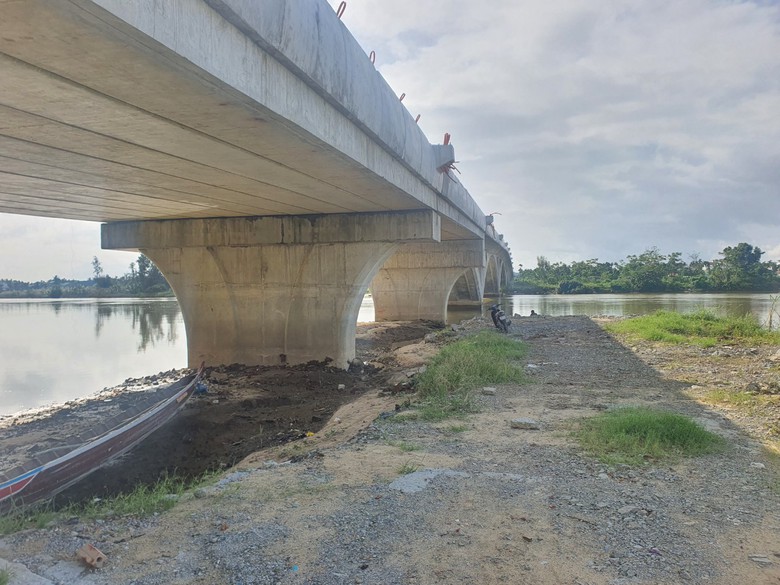 Cầu trăm tỷ ở Quảng Nam trễ hẹn ho&agrave;n th&agrave;nh v&igrave; vướng mặt bằng - Ảnh 3.