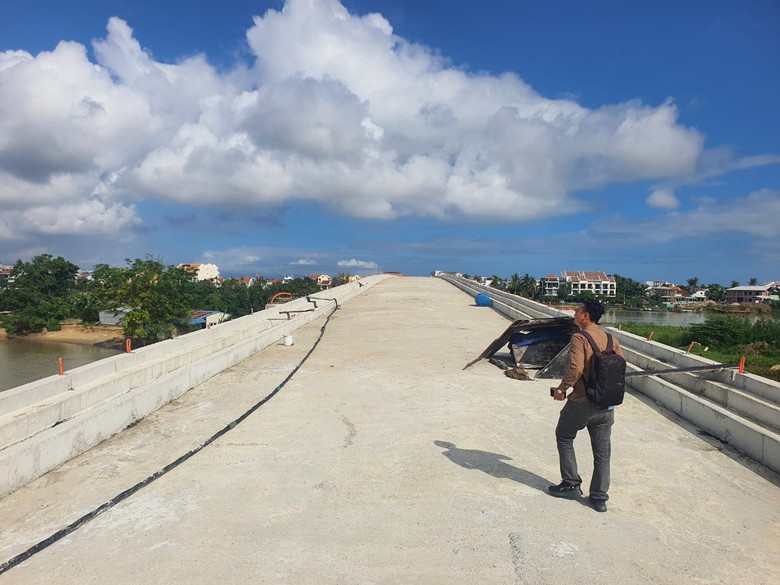 Cầu trăm tỷ ở Quảng Nam trễ hẹn ho&agrave;n th&agrave;nh v&igrave; vướng mặt bằng - Ảnh 9.