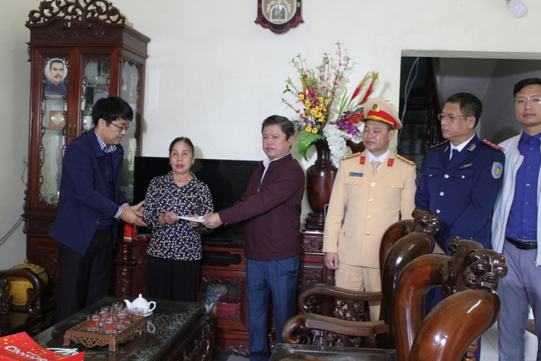 Nam Định: Xây dựng kế hoạch chung tay xoa dịu nỗi đau tai nạn giao thông - Ảnh 2. Nam Định: Xây dựng kế hoạch chung tay xoa dịu nỗi đau tai nạn giao thông - Ảnh 2.