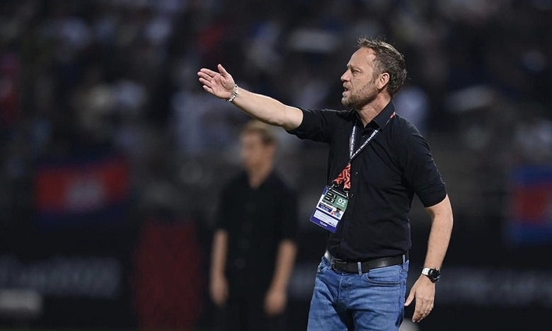 Đội b&oacute;ng V-League vỡ mộng với HLV Đ&ocirc;ng Nam &Aacute; duy nhất khiến thầy Park r&oacute;n r&eacute;n - Ảnh 1.