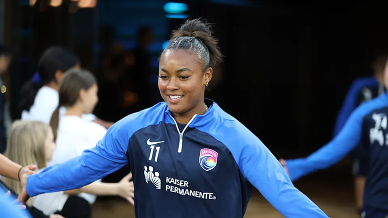 T&agrave;i năng 19 tuổi gốc Việt Nam đi v&agrave;o lịch sử đội tuyển nữ Mỹ  - Ảnh 1.