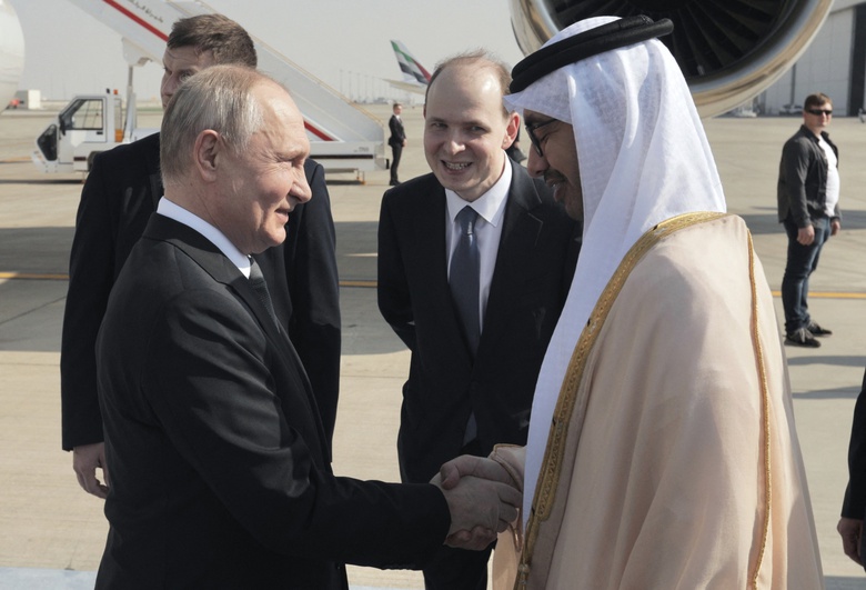 Điện Kremlin h&eacute; lộ l&yacute; do Nga điều 4 ti&ecirc;m k&iacute;ch mang t&ecirc;n lửa hộ tống &ocirc;ng Putin thăm UAE - Ảnh 1.