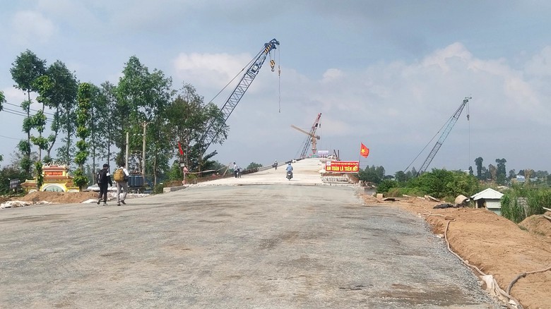 Niềm vui ng&agrave;y hợp long cầu Ch&acirc;u Đốc - Ảnh 2.