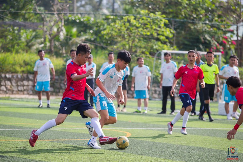 11 nh&agrave; thầu, tư vấn gi&aacute;m s&aacute;t cao tốc Ch&iacute; Thạnh - V&acirc;n Phong tranh t&agrave;i b&oacute;ng đ&aacute; - Ảnh 2.