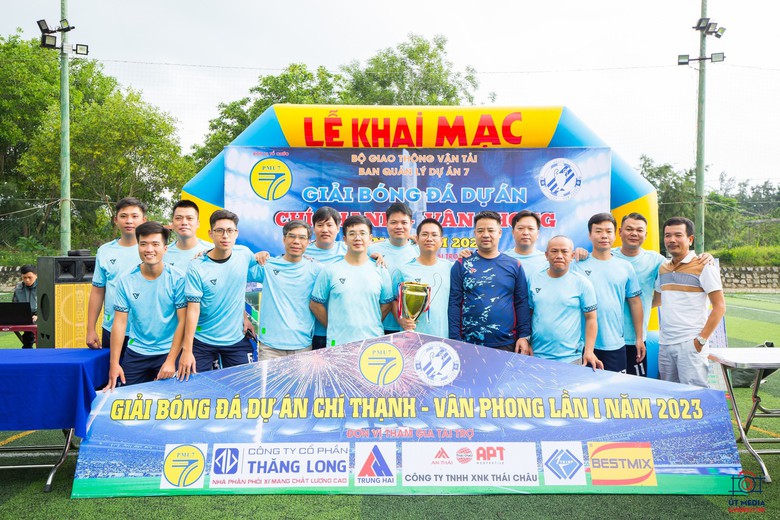 11 nh&agrave; thầu, tư vấn gi&aacute;m s&aacute;t cao tốc Ch&iacute; Thạnh - V&acirc;n Phong tranh t&agrave;i b&oacute;ng đ&aacute; - Ảnh 1.