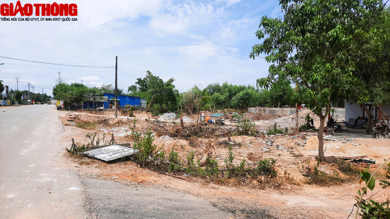 Cầu vượt đường sắt dở dang qua một thập kỷ ở Huế vẫn trơ mố v&igrave; gặp kh&oacute; mặt bằng - Ảnh 10.