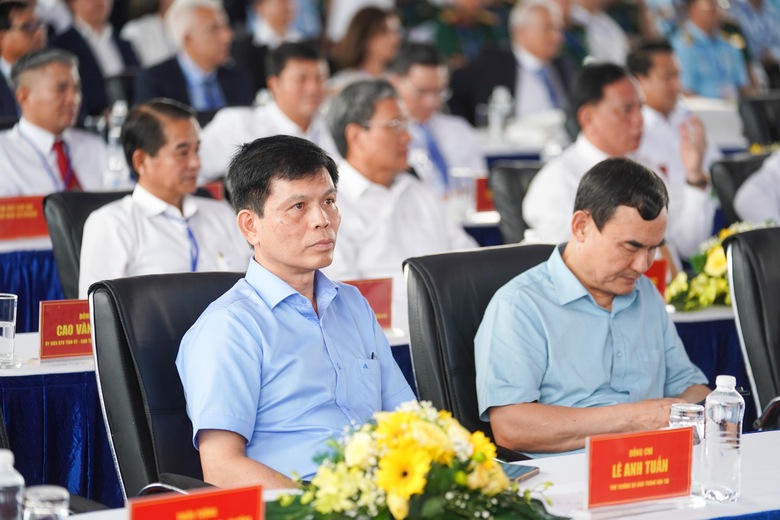 Thủ tướng: Khởi c&ocirc;ng 2 nh&agrave; ga s&acirc;n bay mới l&agrave; bước đầu, nhiệm vụ c&ograve;n rất nặng nề - Ảnh 8.