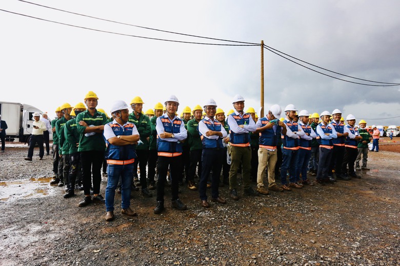 Thủ tướng: Khởi c&ocirc;ng 2 nh&agrave; ga s&acirc;n bay mới l&agrave; bước đầu, nhiệm vụ c&ograve;n rất nặng nề - Ảnh 4.