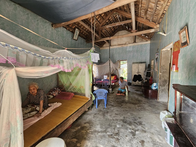 Ho&agrave;n cảnh &eacute;o le của người đ&agrave;n &ocirc;ng liệt hai ch&acirc;n v&igrave; tai nạn - Ảnh 1.