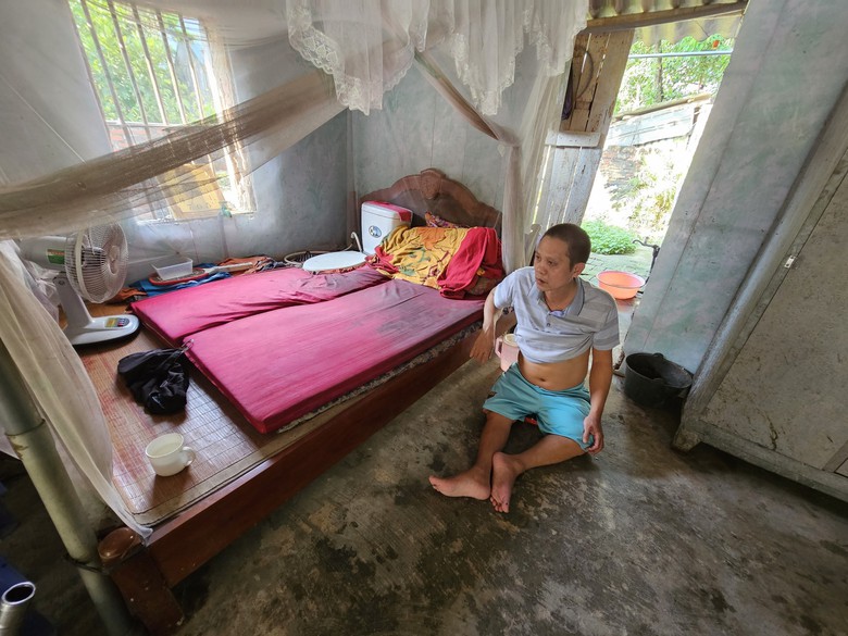 Ho&agrave;n cảnh &eacute;o le của người đ&agrave;n &ocirc;ng liệt hai ch&acirc;n v&igrave; tai nạn - Ảnh 2.