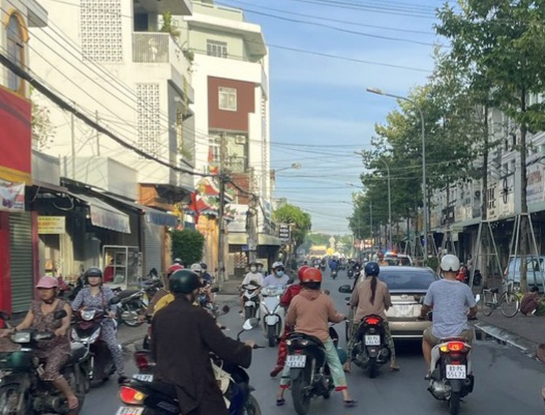 Sóc Trăng: Xử lý hàng loạt ô tô lái xe vào đường cấm - Ảnh 2. Sóc Trăng: Xử lý hàng loạt ô tô lái xe vào đường cấm - Ảnh 2.