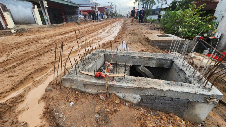 Hải Ph&ograve;ng: Người d&acirc;n k&ecirc;u trời v&igrave; nh&agrave; thầu thi c&ocirc;ng mất an to&agrave;n giao th&ocirc;ng, &ocirc; nhiễm m&ocirc;i trường - Ảnh 2.