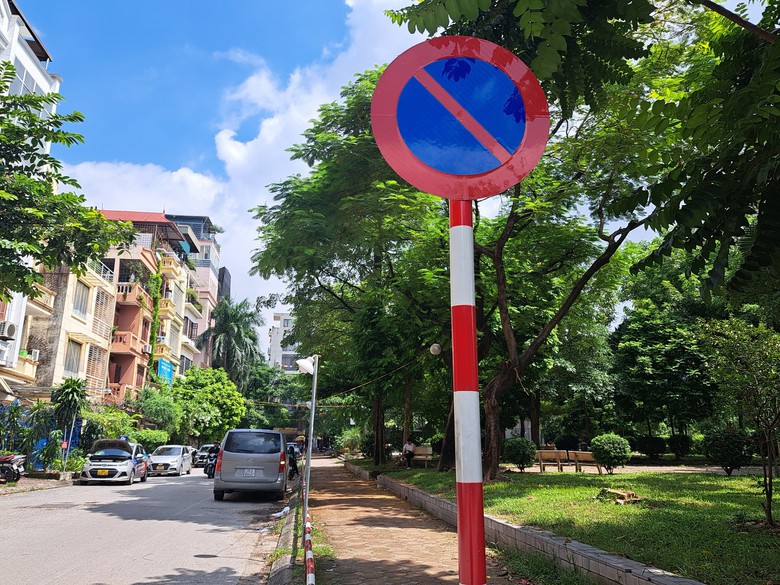 Dẹp bãi xe tự phát sau phản ánh của Báo Giao thông - Ảnh 1. Dẹp bãi xe tự phát sau phản ánh của Báo Giao thông - Ảnh 1.