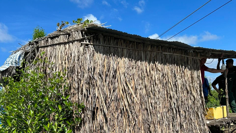 Điều tra vụ d&ugrave;ng s&uacute;ng tự chế bắn chết người ở C&agrave; Mau - Ảnh 1.