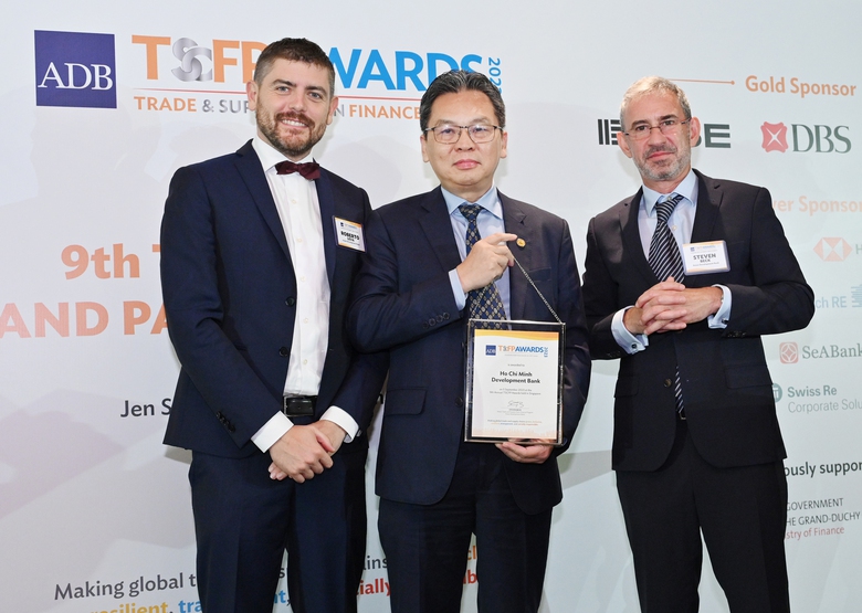 HDBank được ADB vinh danh l&agrave; Ng&acirc;n h&agrave;ng đối t&aacute;c h&agrave;ng đầu tại Việt Nam - Ảnh 1.