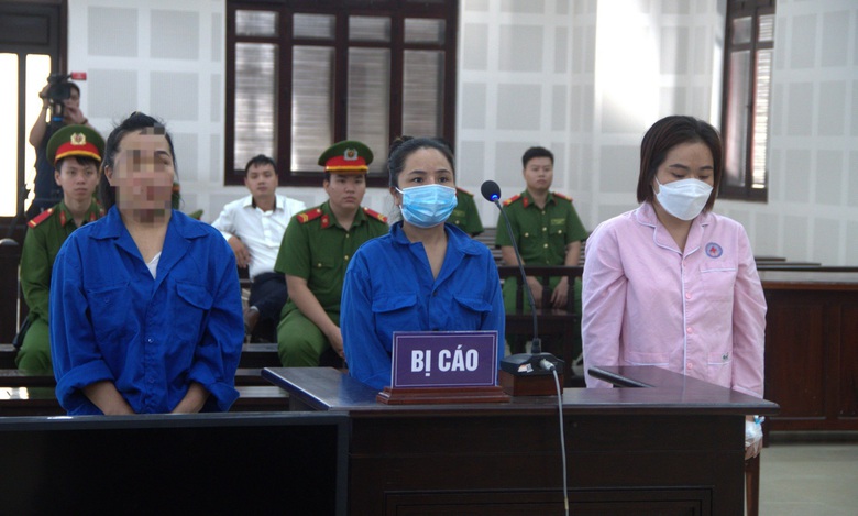 Mua vàng dỏm lừa tiền tiệm cầm đồ, 3 chị em ruột lãnh án tù - Ảnh 1. Mua vàng dỏm lừa tiền tiệm cầm đồ, 3 chị em ruột lãnh án tù - Ảnh 1.