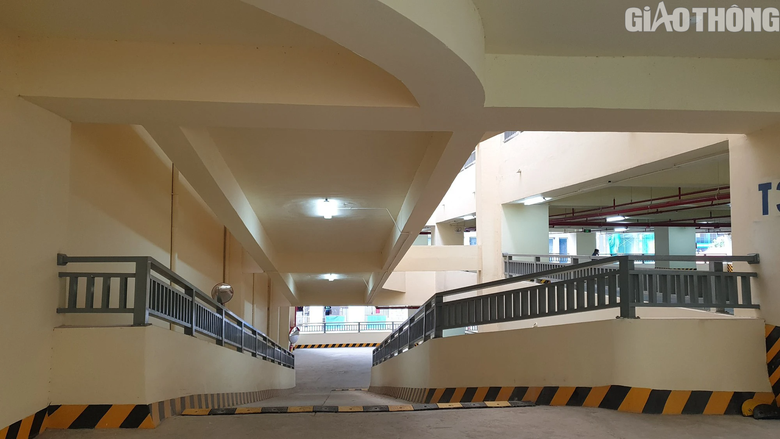 Cận cảnh trung t&acirc;m đỗ xe hiện đại nhất Cần Thơ trong ng&agrave;y kh&aacute;nh th&agrave;nh - Ảnh 4.