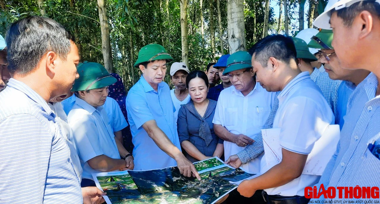 Tập trung th&aacute;o gỡ c&aacute;c điểm &ldquo;đường găng&rdquo; mặt bằng cao tốc Vạn Ninh &ndash; Cam Lộ - Ảnh 1.