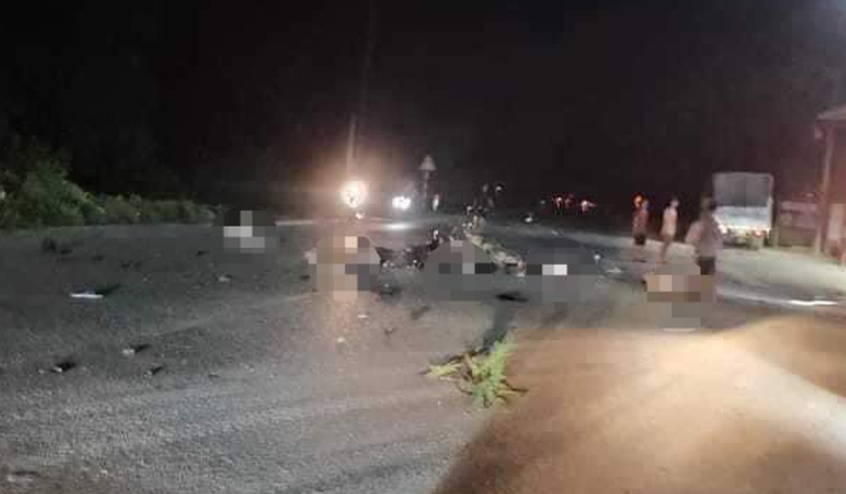 TNGT trong đ&ecirc;m tại H&ograve;a B&igrave;nh, hai xe m&aacute;y biến dạng, 5 người thương vong - Ảnh 1.